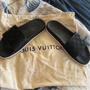 Men's LV slides size 11